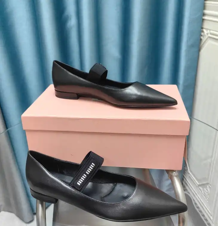 hype Miu Miu flat shoes