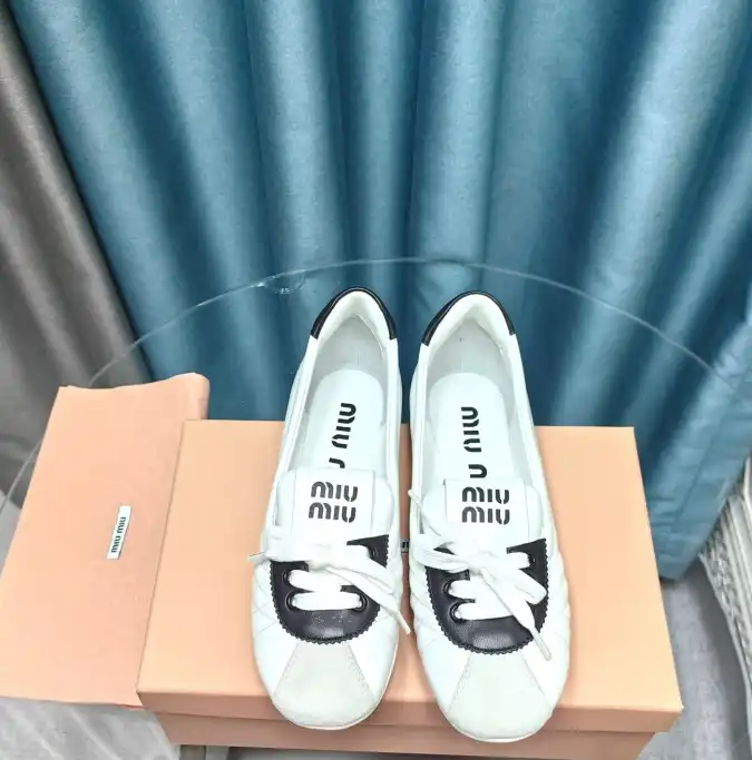 hype Miu Miu flat shoes