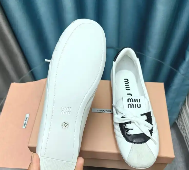 hype Miu Miu flat shoes