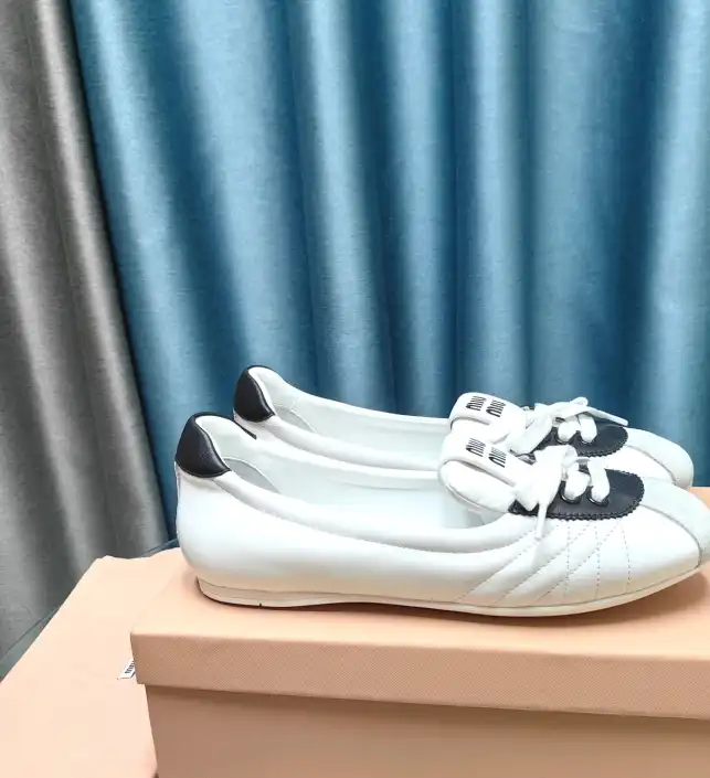 hype Miu Miu flat shoes