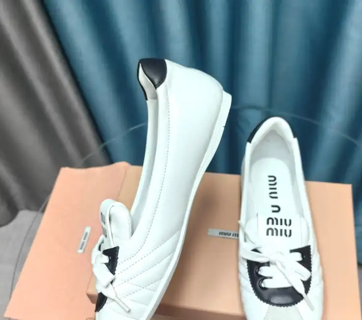 hype Miu Miu flat shoes