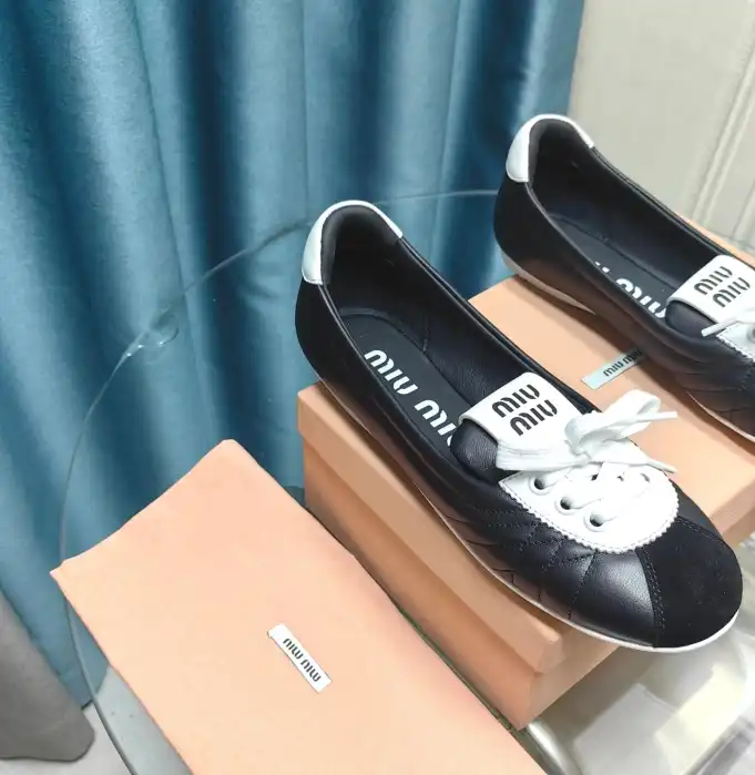 hype Miu Miu flat shoes