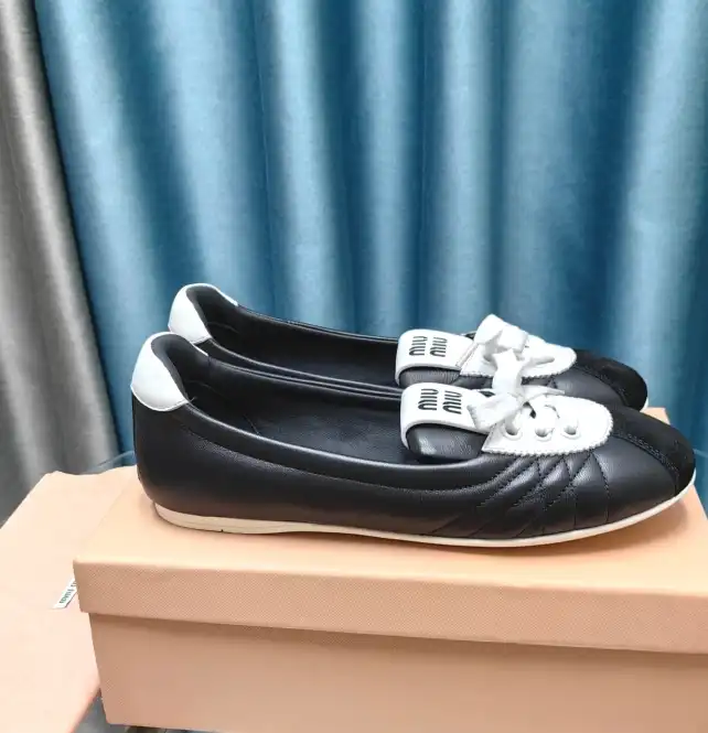 hype Miu Miu flat shoes