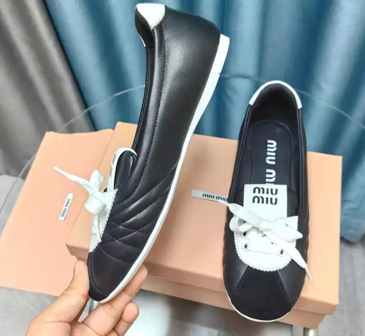 hype Miu Miu flat shoes