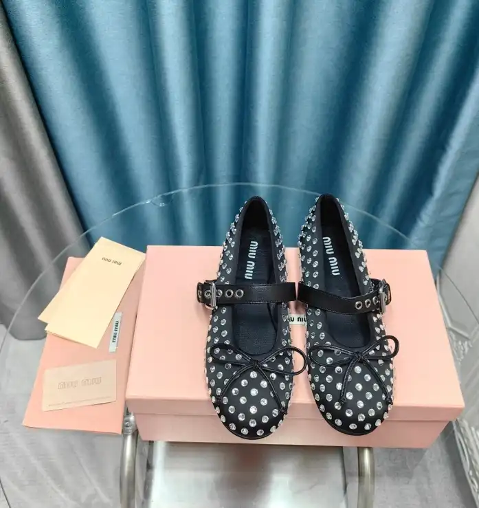 hype Miu Miu flat shoes