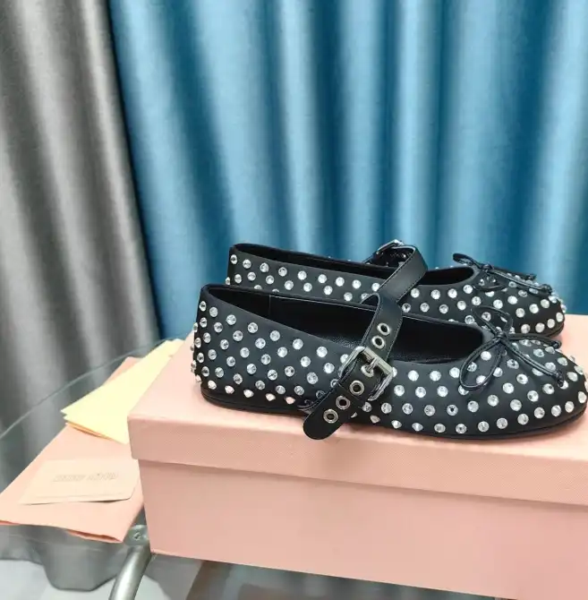 hype Miu Miu flat shoes