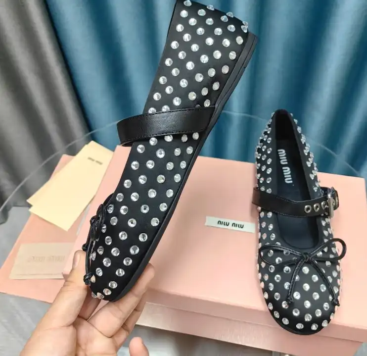 hype Miu Miu flat shoes