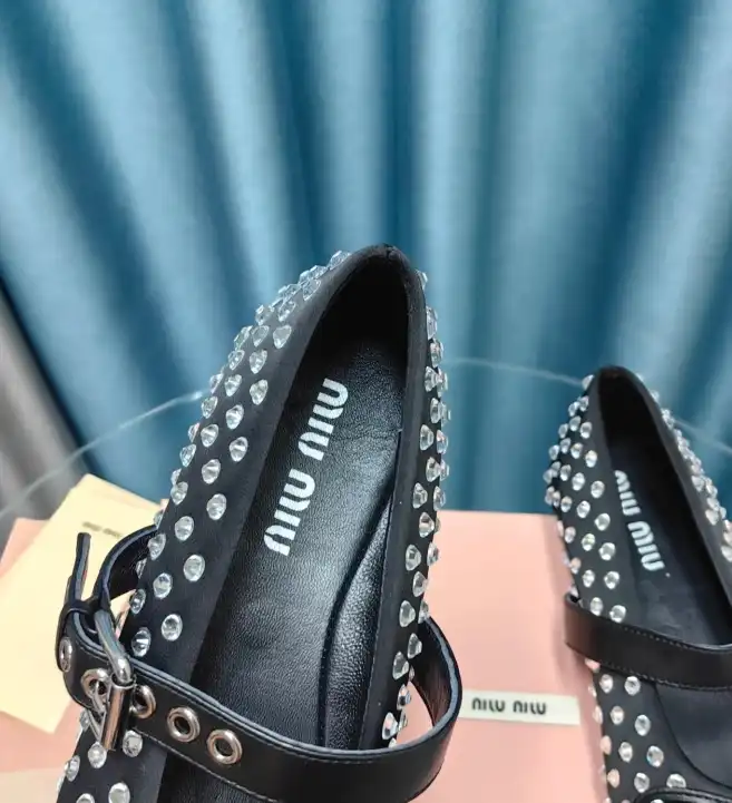 hype Miu Miu flat shoes