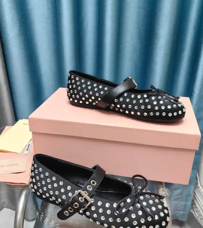 hype Miu Miu flat shoes