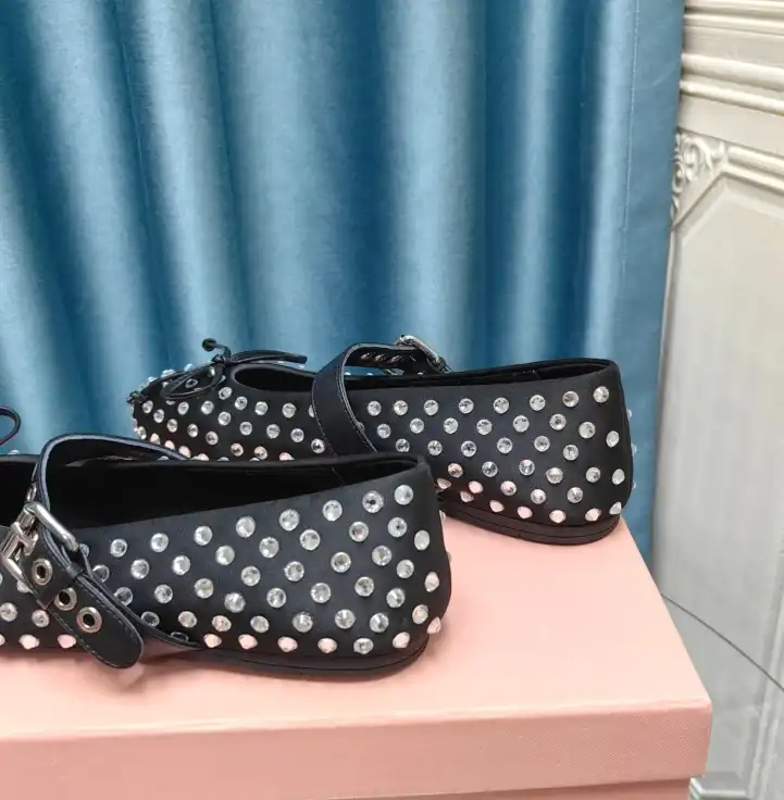 hype Miu Miu flat shoes