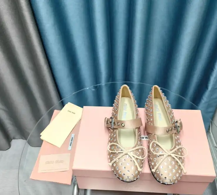 hype Miu Miu flat shoes