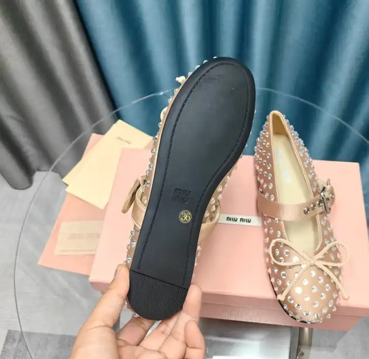 hype Miu Miu flat shoes