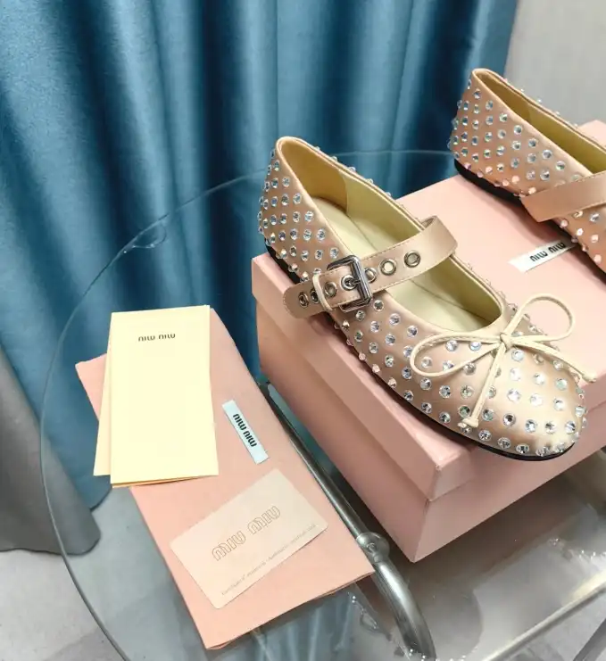 hype Miu Miu flat shoes