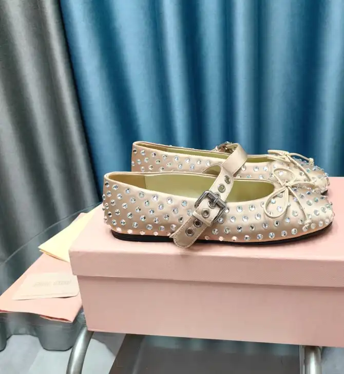 hype Miu Miu flat shoes