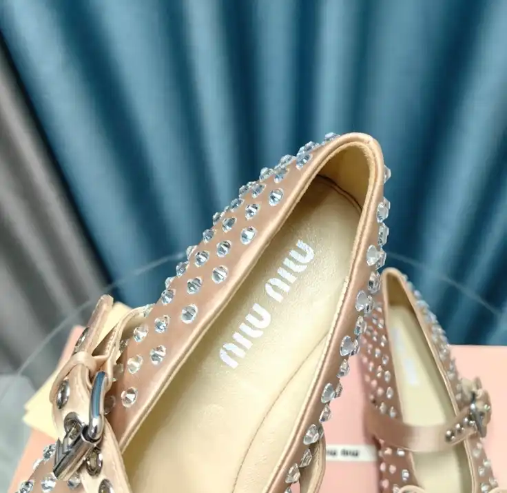 hype Miu Miu flat shoes