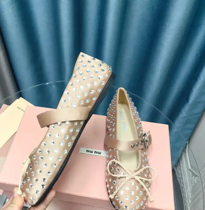 hype Miu Miu flat shoes