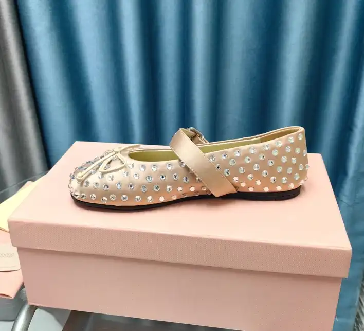 hype Miu Miu flat shoes