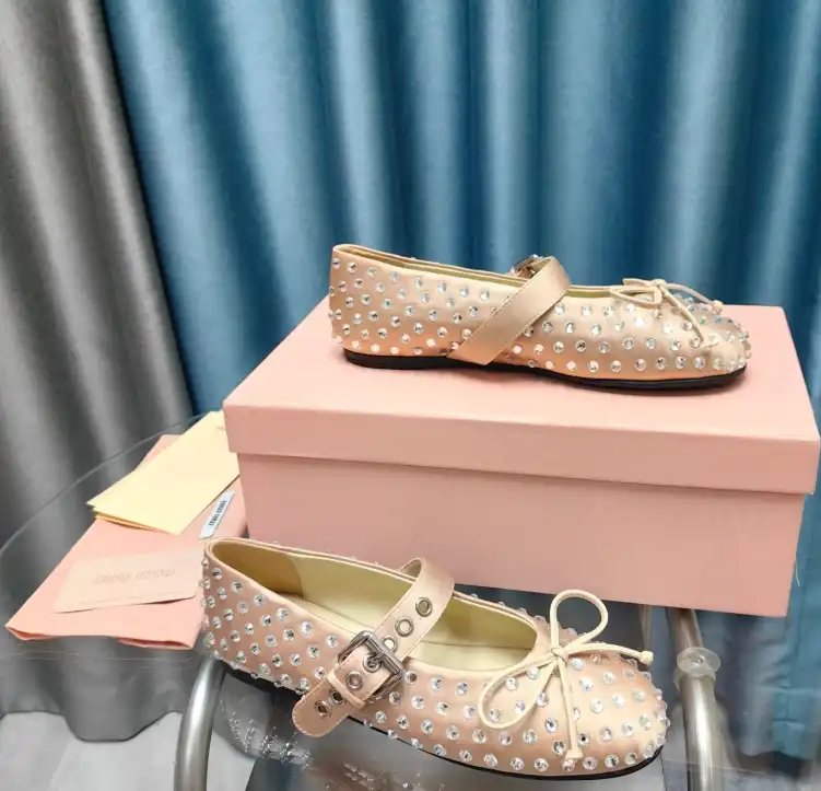 hype Miu Miu flat shoes