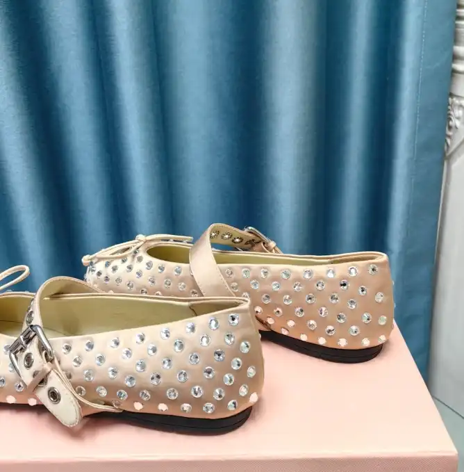 hype Miu Miu flat shoes