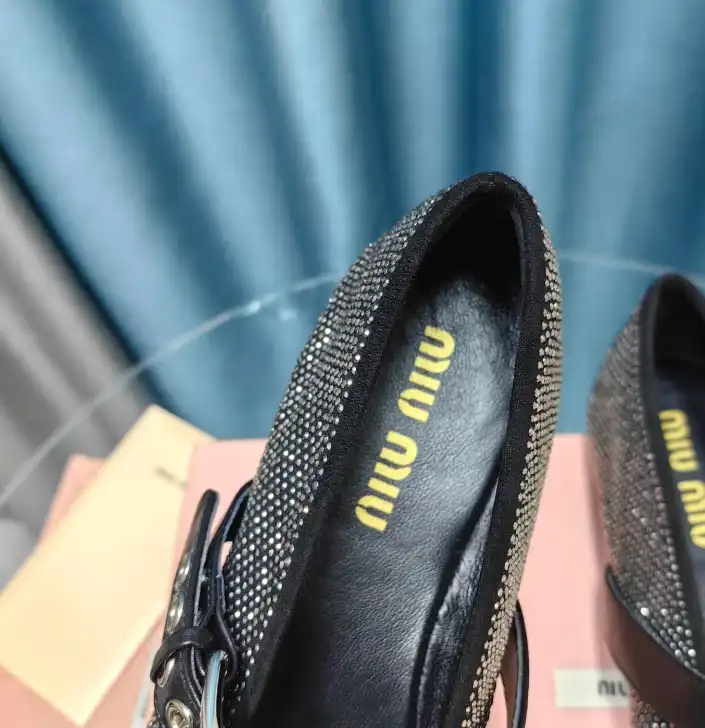 hype Miu Miu flat shoes