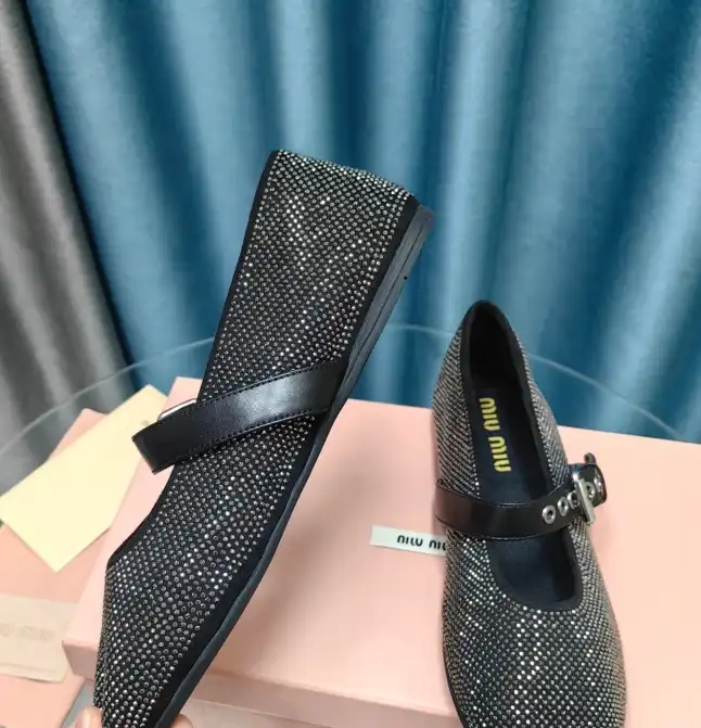 hype Miu Miu flat shoes