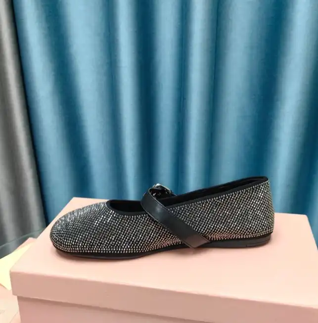 hype Miu Miu flat shoes