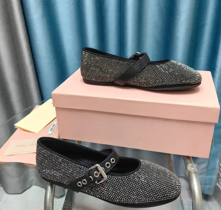 hype Miu Miu flat shoes