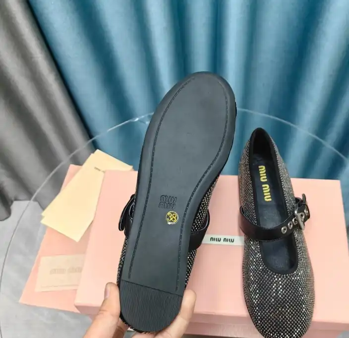 hype Miu Miu flat shoes