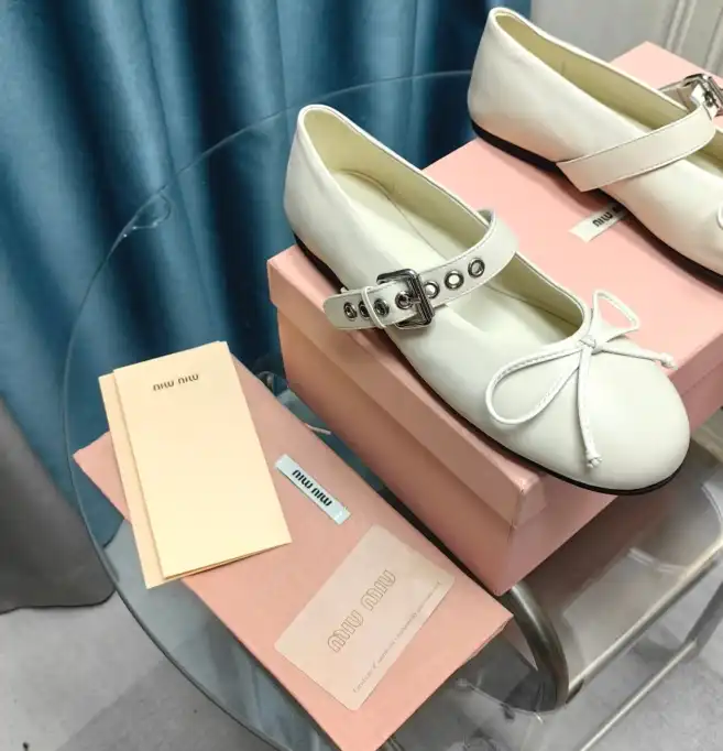 hype Miu Miu flat shoes