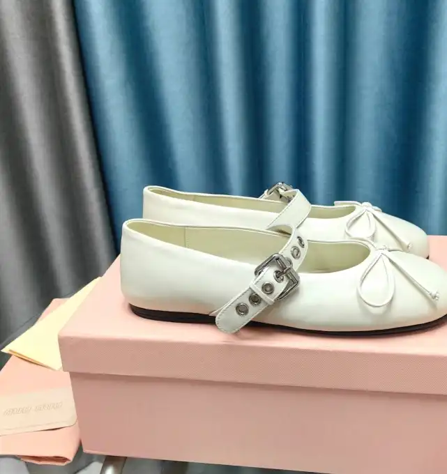 hype Miu Miu flat shoes