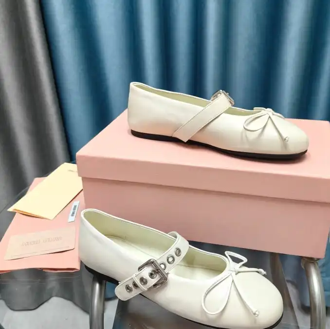 hype Miu Miu flat shoes