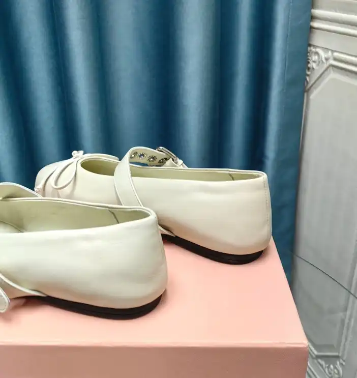 hype Miu Miu flat shoes