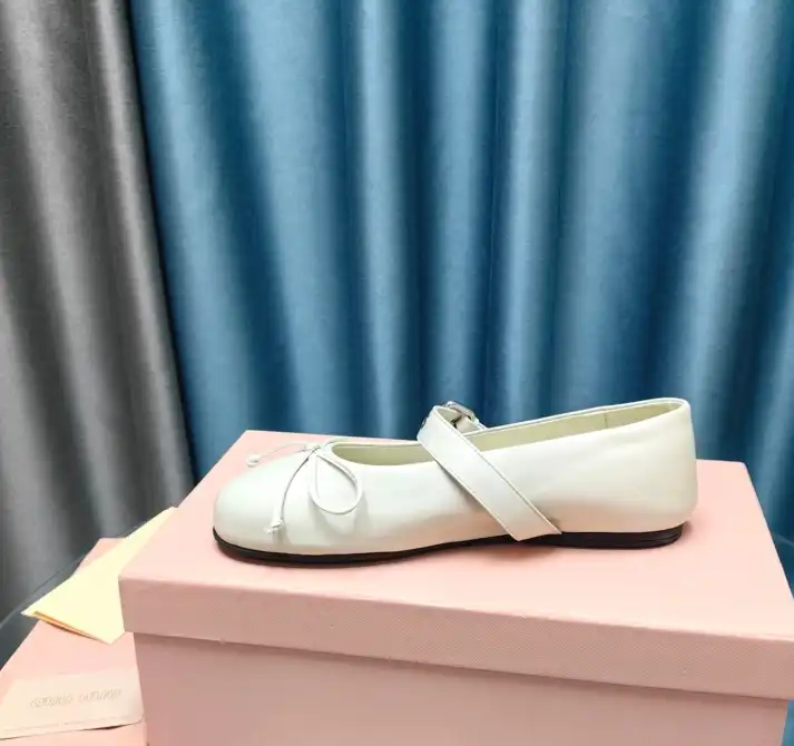 hype Miu Miu flat shoes