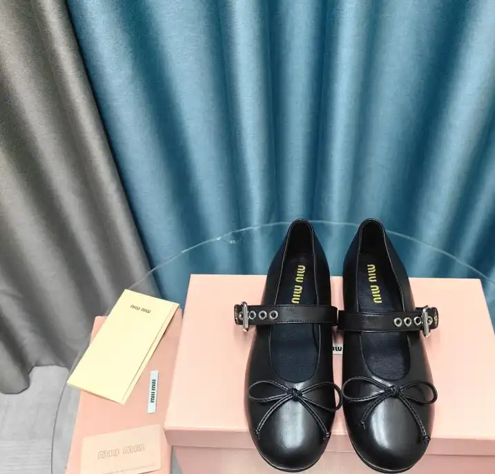 hype Miu Miu flat shoes