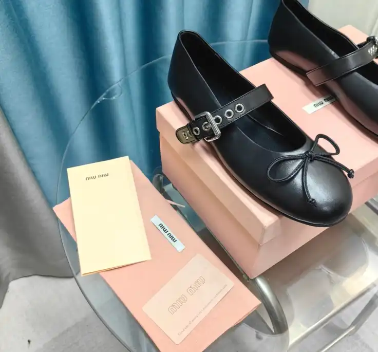 hype Miu Miu flat shoes