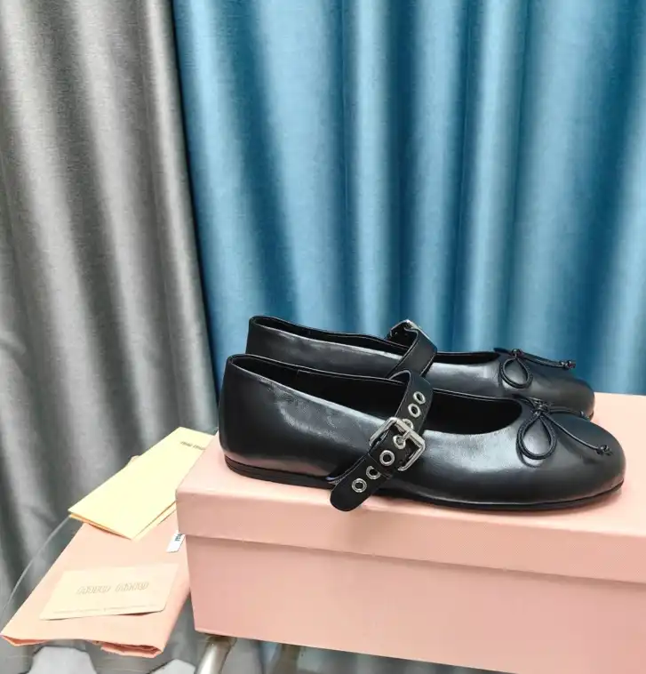 hype Miu Miu flat shoes