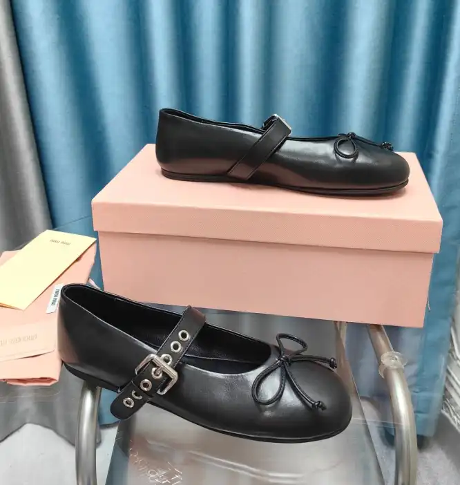 hype Miu Miu flat shoes