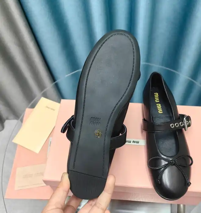 hype Miu Miu flat shoes