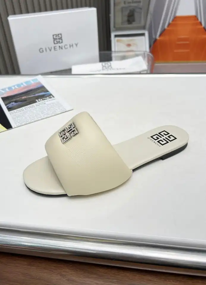 hype Givenchy Slippers