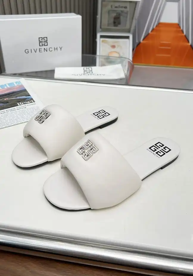 hype Givenchy Slippers