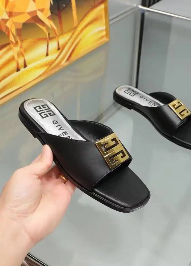 hype Givenchy Slippers