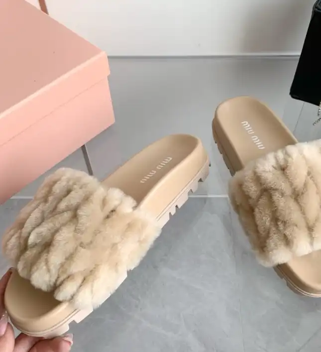 hype Miu Miu Slippers