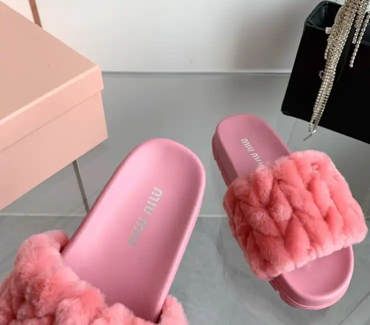 hype Miu Miu Slippers