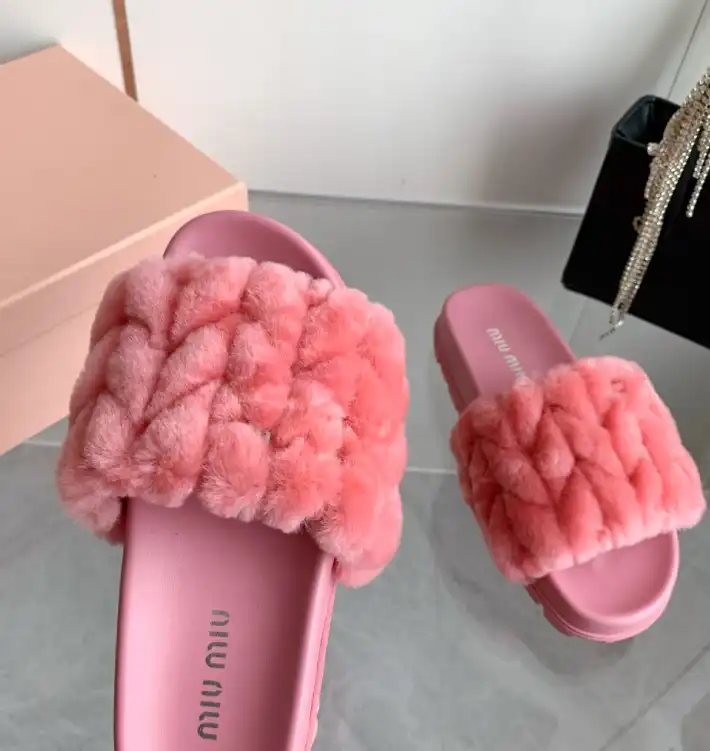 hype Miu Miu Slippers