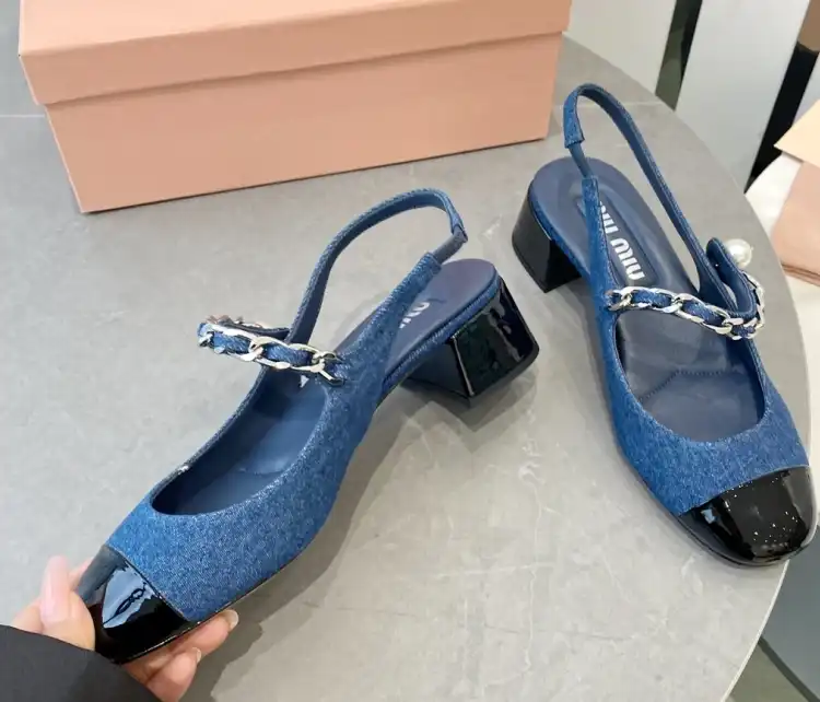 hype Miu Miu flat shoes