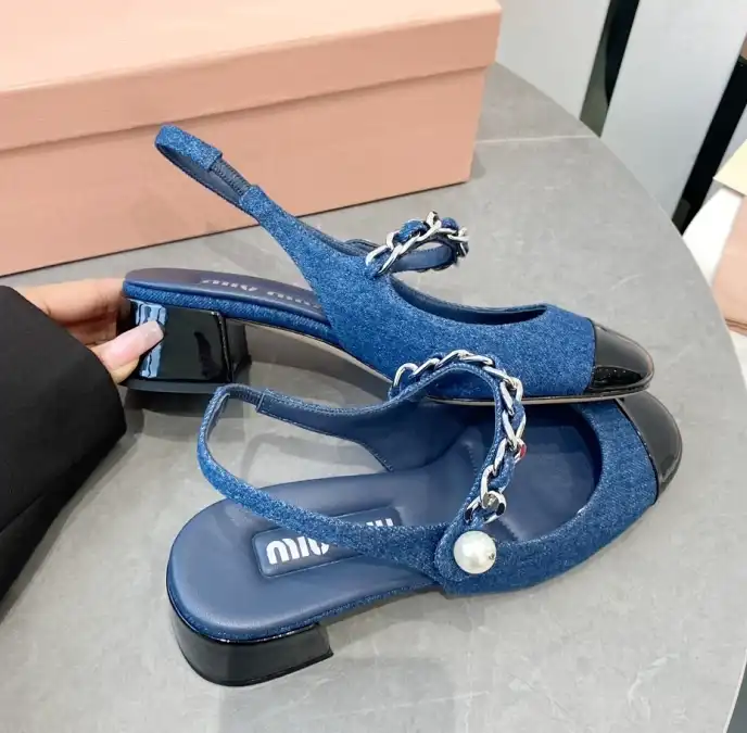 hype Miu Miu flat shoes