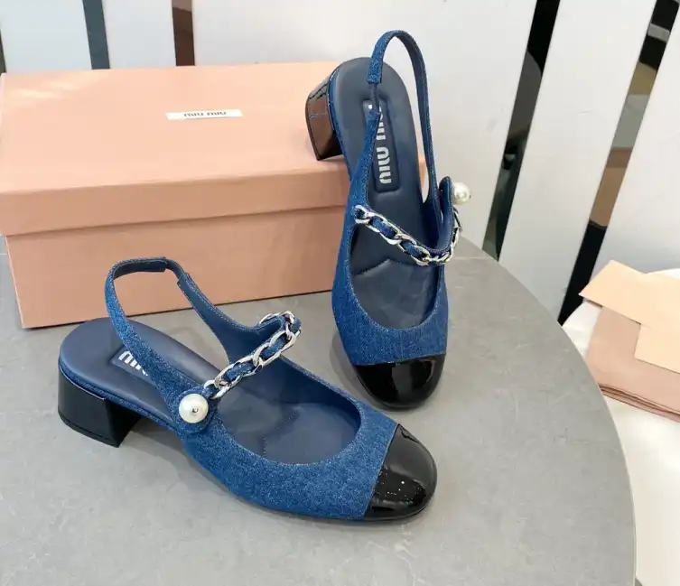 hype Miu Miu flat shoes