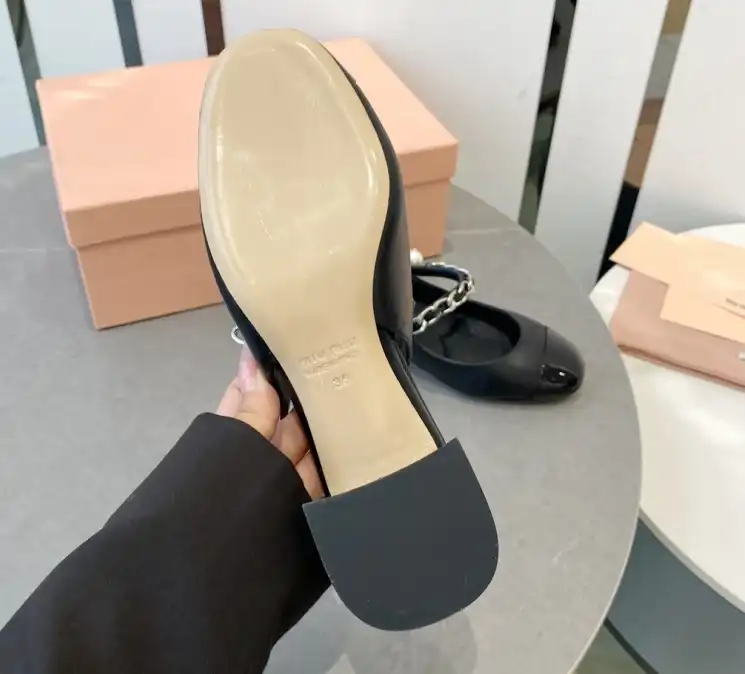 hype Miu Miu flat shoes