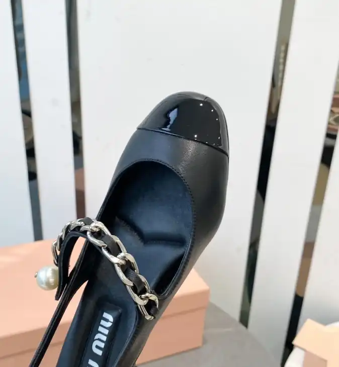 hype Miu Miu flat shoes