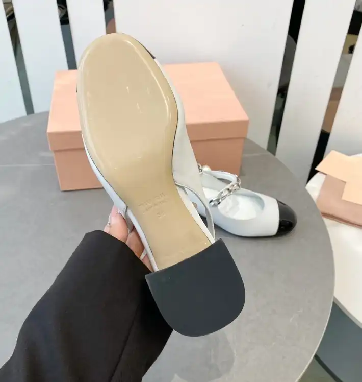 hype Miu Miu flat shoes